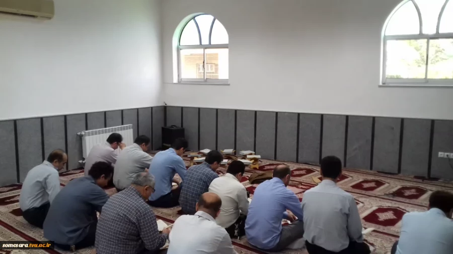 برگزاری مراسم زیارت عاشورا  در نماز خانه دانشکده 2